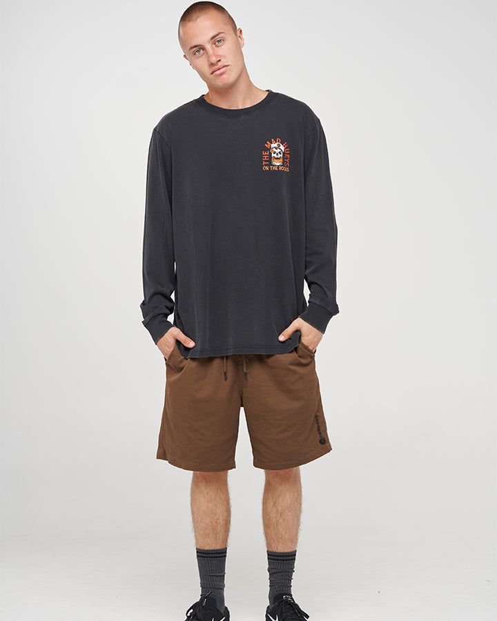 سويت شيرت برقبة دائرية بطبعة ج - مراجعة Streetwear Brand Vintage وسعره